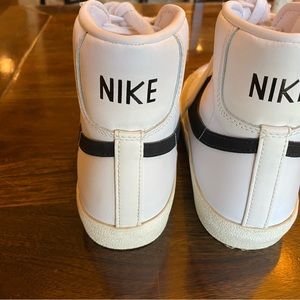 Nike Blazer Mid '77 Vintage Women's Shoes	
Size W 8.5 / M 7